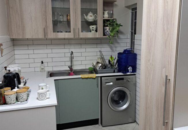 Kitchen revamp using Caraz, Congo and Arden Melamine with Vanilla quarts tops